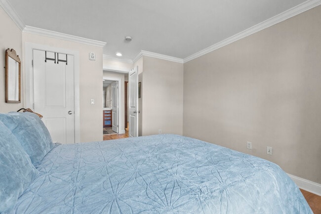 Building Photo - 17 Water St