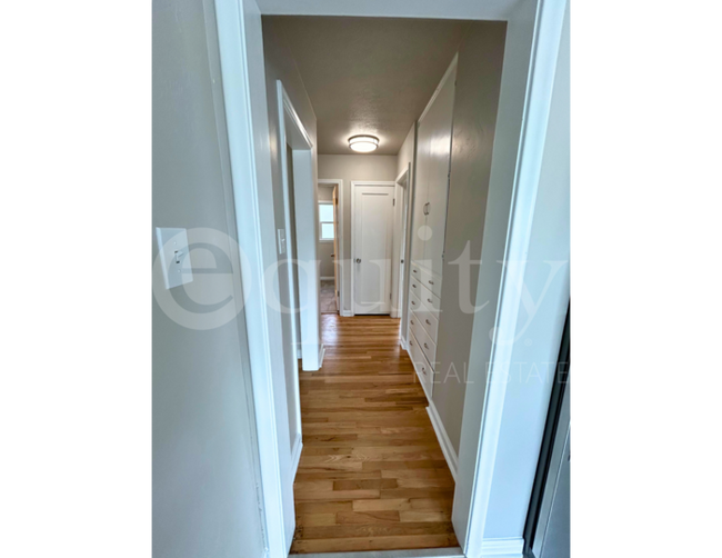Building Photo - 105 E 500 N