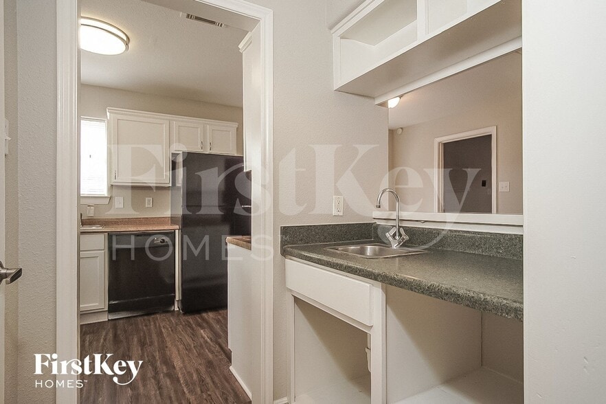 Building Photo - 7714 Dawnridge Dr