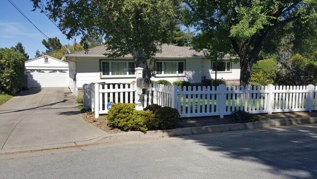 Building Photo - 1735 Parrott Dr