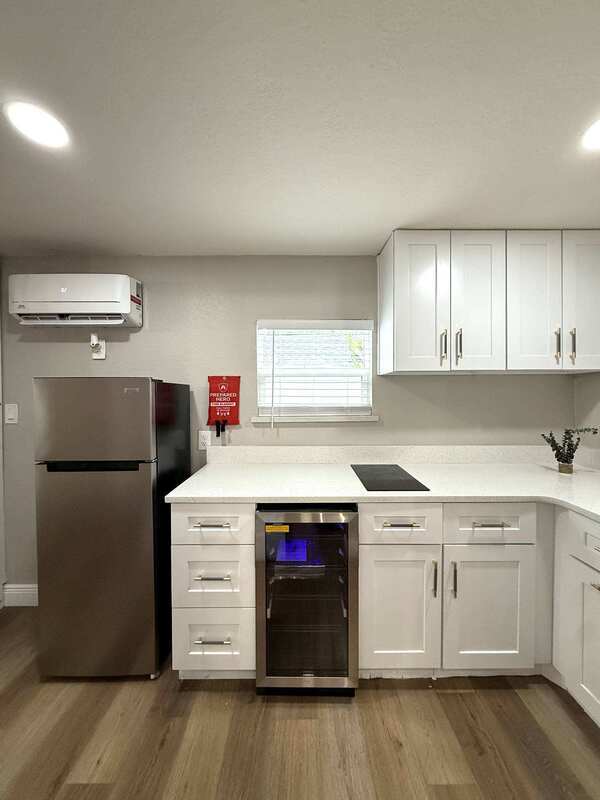 Building Photo - 1704 E Elm Rd