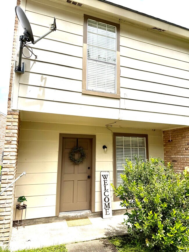 Building Photo - 14732 Hooper Rd