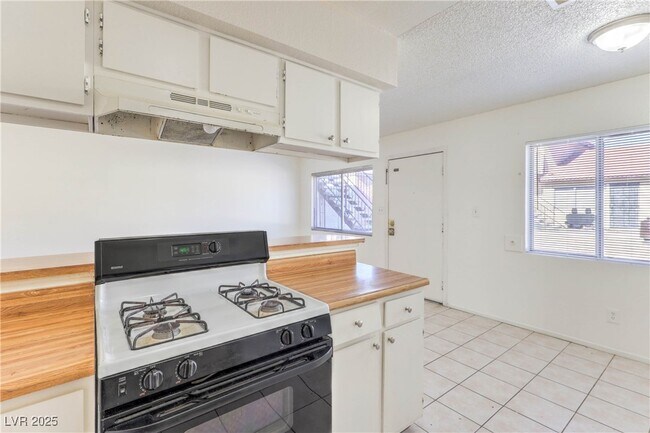 Building Photo - 3109 N Walnut Rd