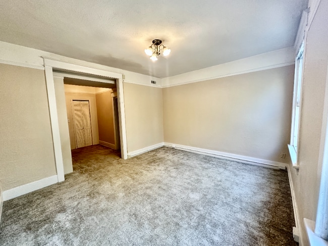 Building Photo - 816 S 8th St