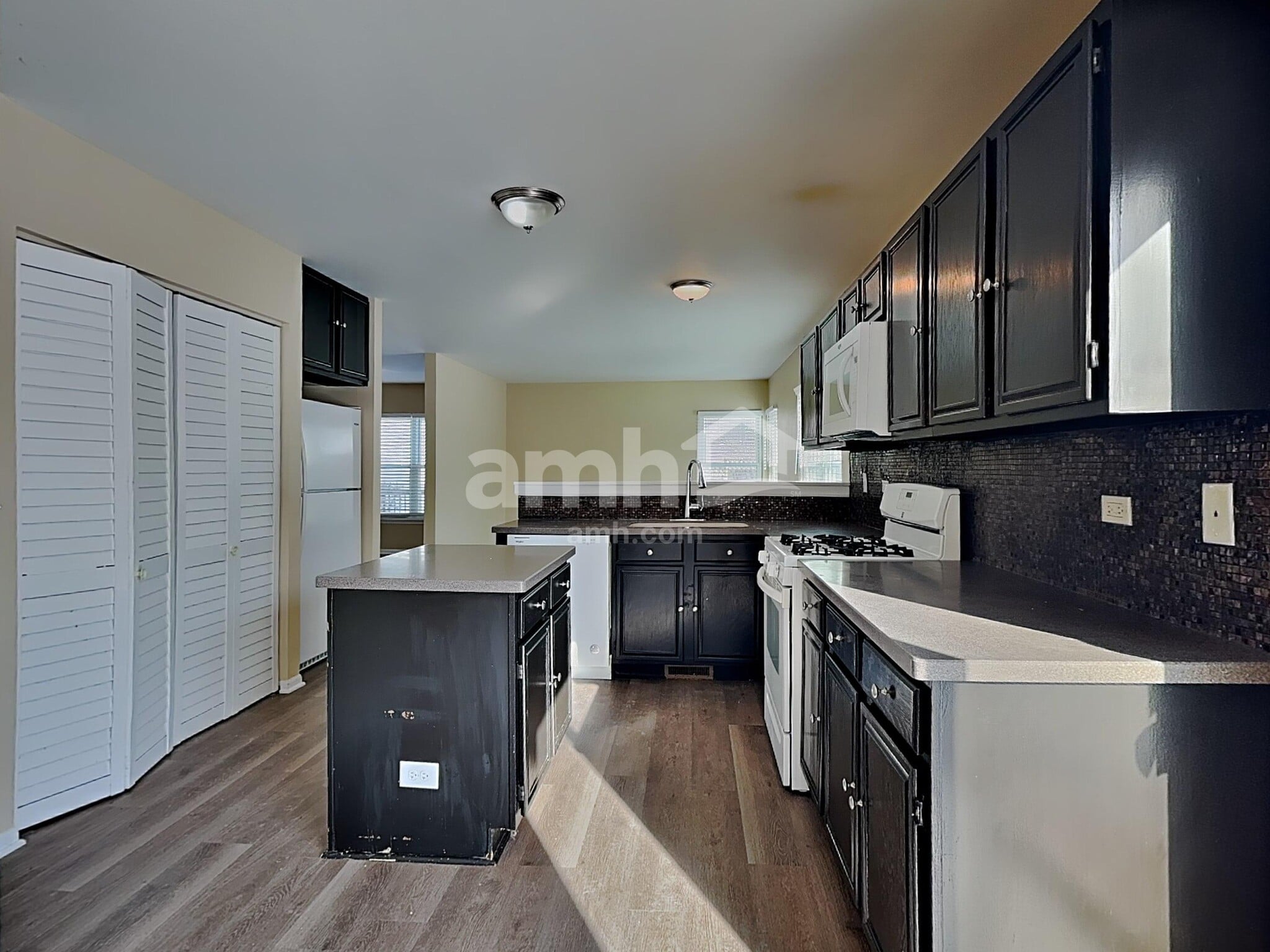 Building Photo - 790 Dogwood Ln