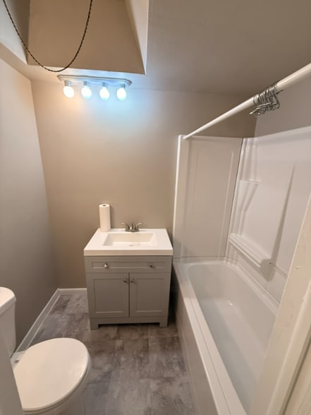 Building Photo - 2207 Delmar Dr