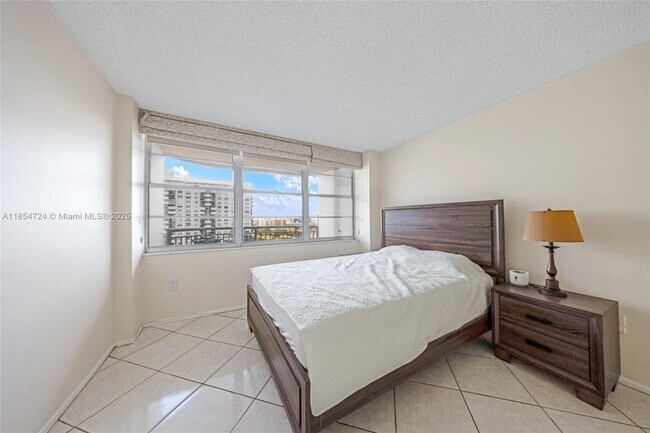 Building Photo - 18081 Biscayne Blvd