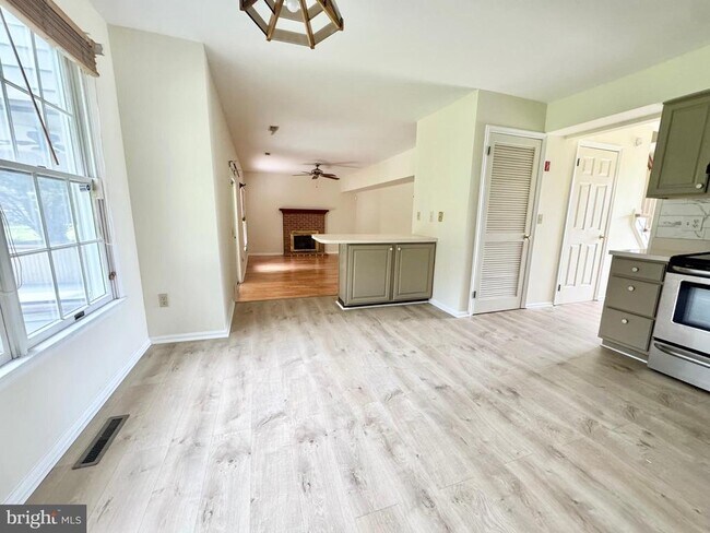 Building Photo - 501 Falcon Dr