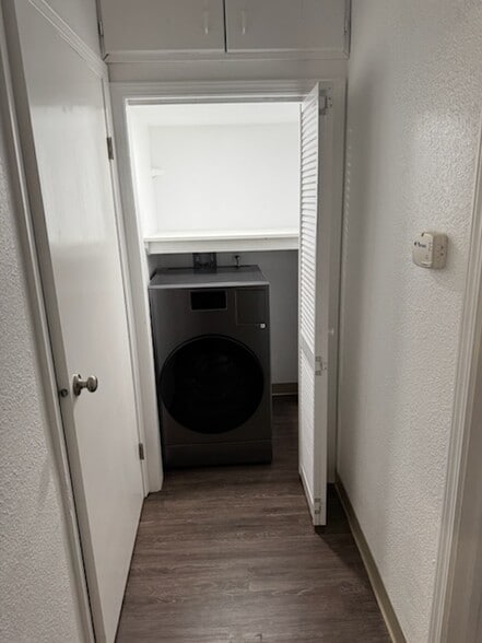 Washer/Dryer combo provided - 2111 W Sussex Ave
