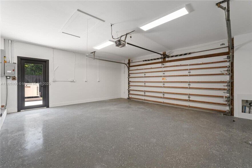 Building Photo - 5020 Hawkhurst Ave