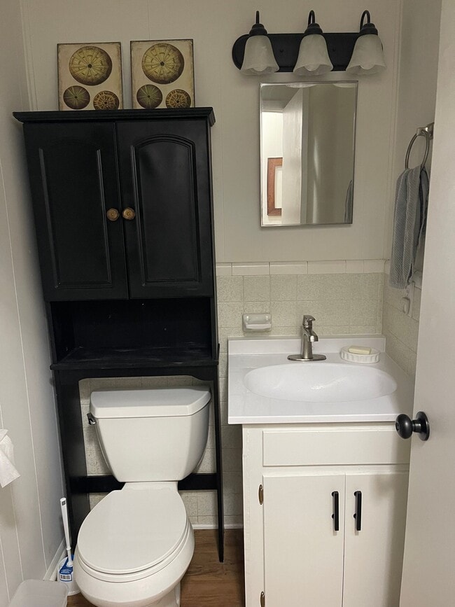 Building Photo - 3Bed 2Bath Furnished Lk