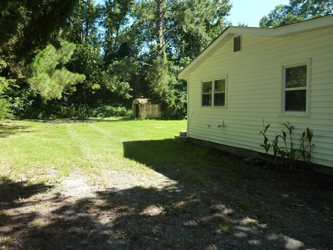 Building Photo - 423 Bouy St