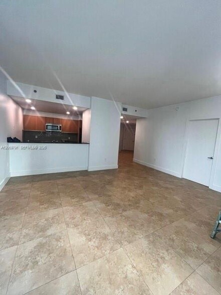 Building Photo - 1050 Brickell Ave