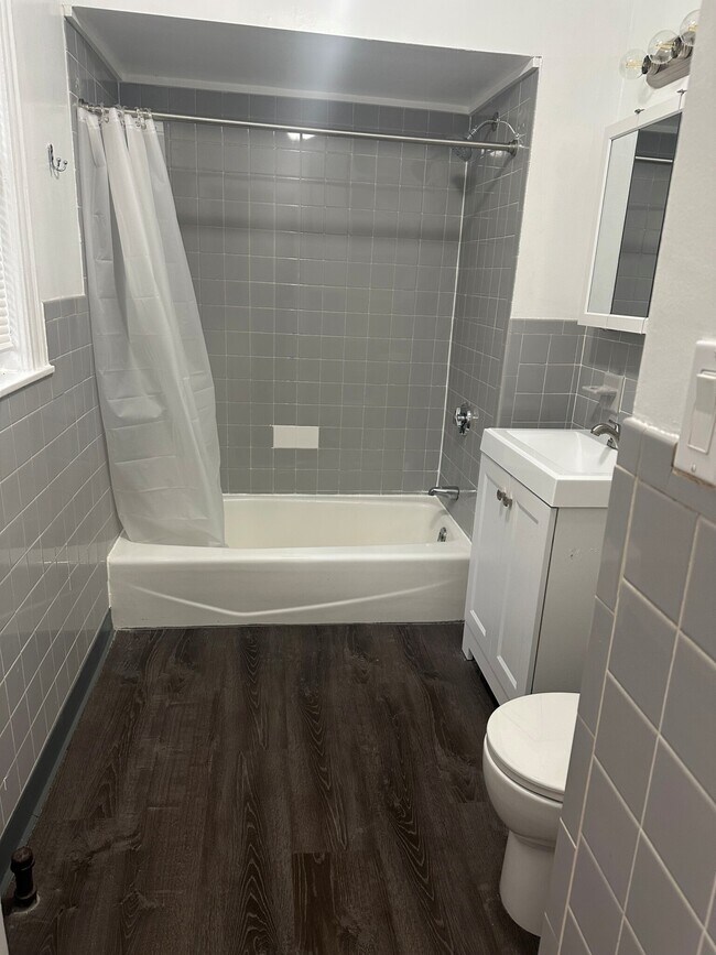 Building Photo - 33 Algonquin St