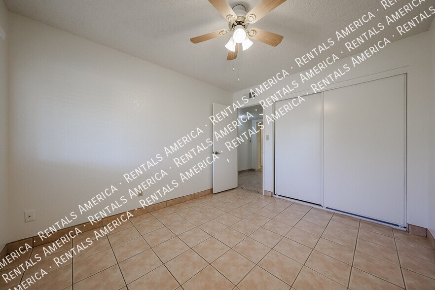 Building Photo - 710 W Alamo Dr