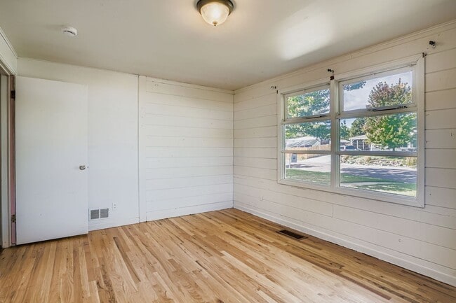 Building Photo - Charming Ranch Home with Spacious Yard and...