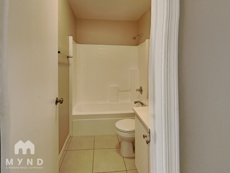 Building Photo - 12459 N Pablo St