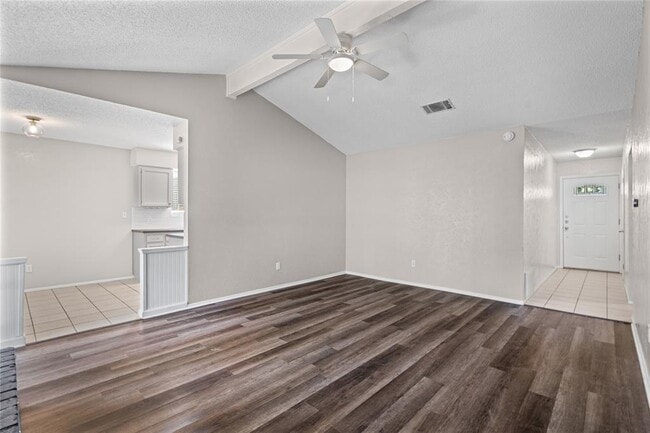Building Photo - 621 Russet Valley Dr