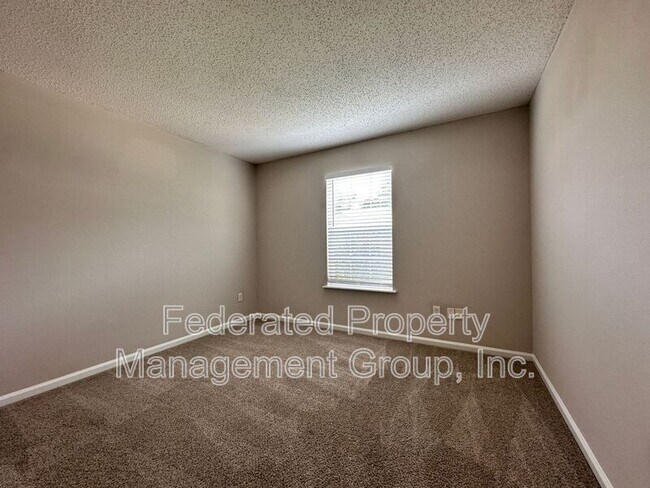 Building Photo - 2113 Fresco Dr