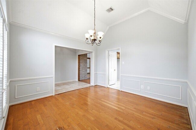 Building Photo - 15911 Moonrock Dr