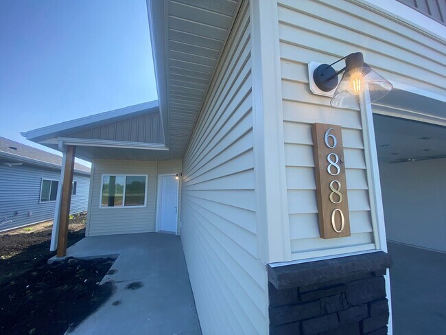 Building Photo - Updated 3 bed, 2 bath Horace Home!!