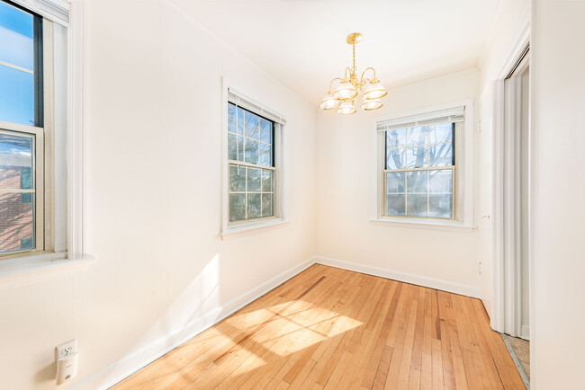 Dining Area - Bay Colony I