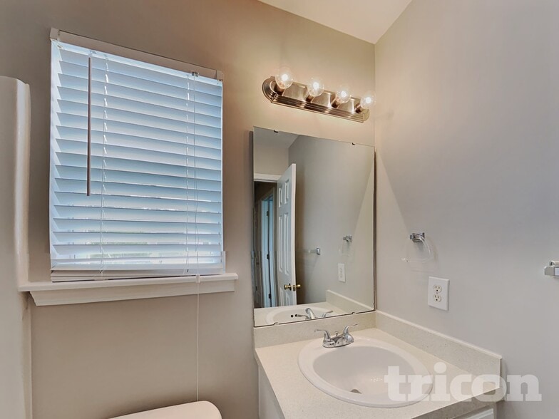 Building Photo - 163 Brooksong Dr