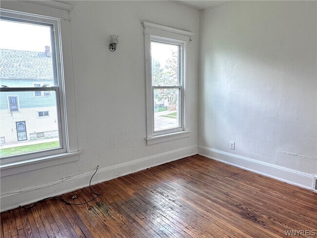 Building Photo - 248 Loring Ave