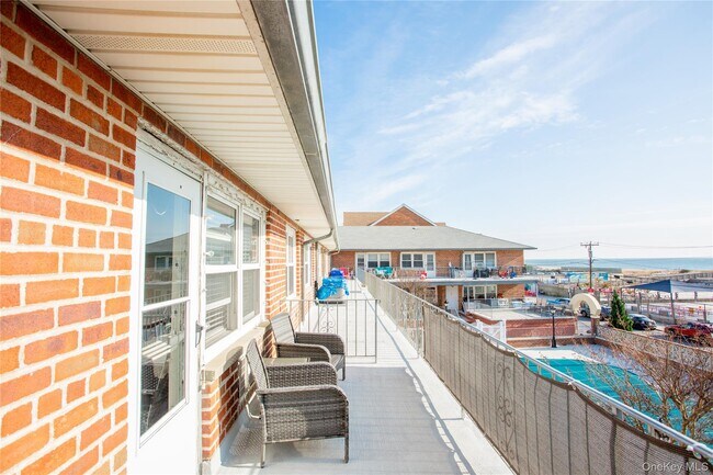 Building Photo - 765 Shore Rd