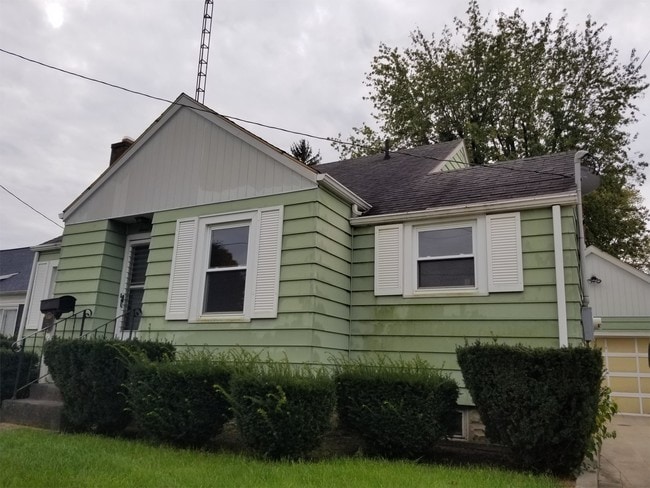 Building Photo - 711 E 5th St