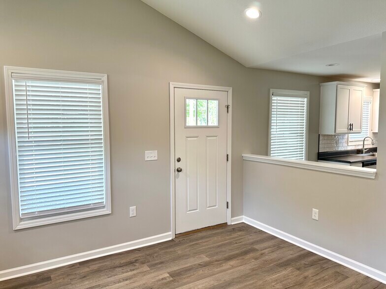 Beautiful details throughout - 2217 Kenwood Blvd SE