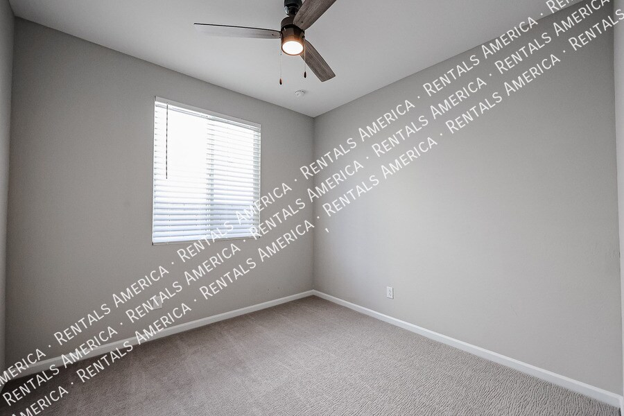 Building Photo - 17817 W Country Club Terrace