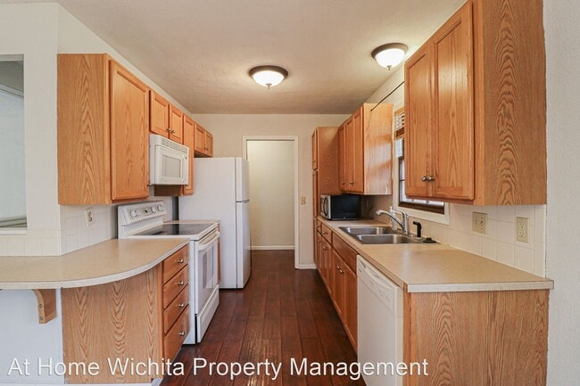 Building Photo - 3 br, 3 bath House - 2215 South Lori Lane