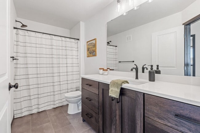 Building Photo - Newly Built in the Wilds neighborhood of West Fargo!