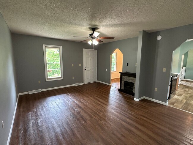 Building Photo - 3 bedroom, 2 bath house in Kingsport