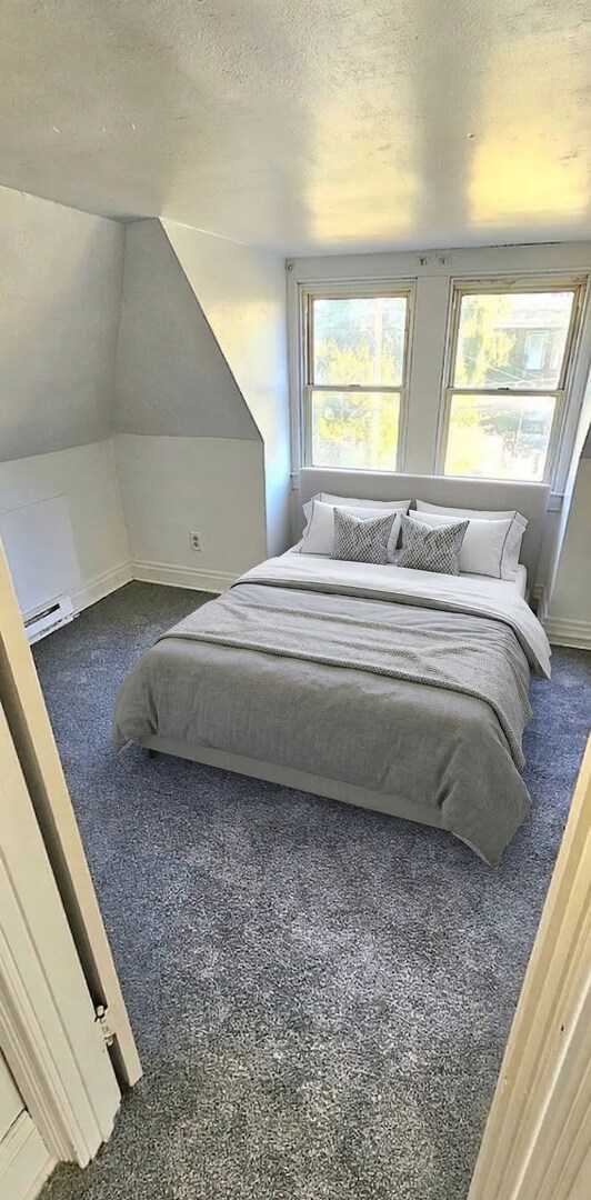 Building Photo - Spacious 5-Bedroom Bellevue Home with Sunroom & Massive Backyard