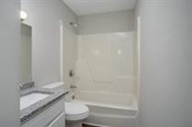 Building Photo - Brick 3 Bedroom 2 Bathroom Ranch