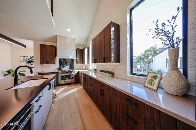 Building Photo - 6314 N 10th Dr