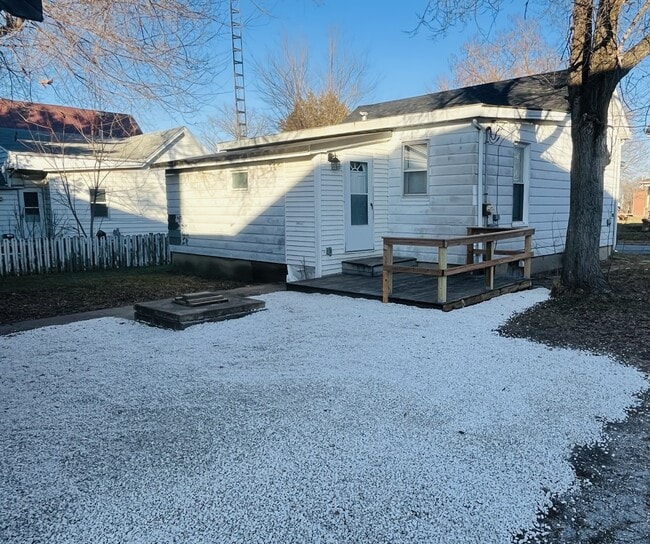 Building Photo - 321 N East St