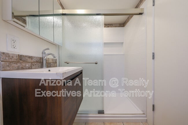 Building Photo - 5650 E Pima St