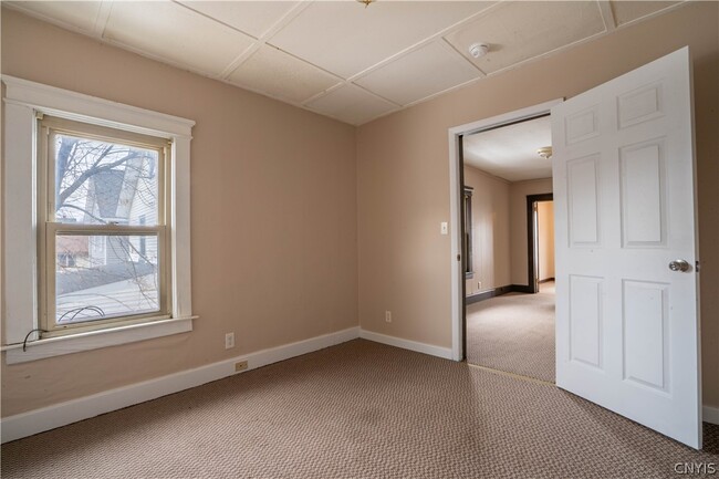 Building Photo - 208 E Clark St