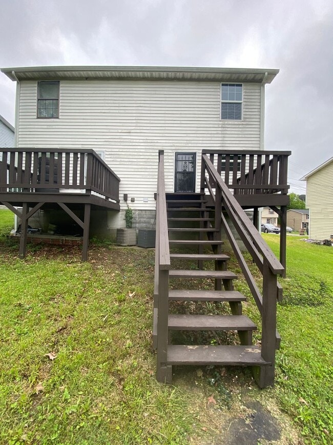Building Photo - 2 Bedroom Home Minutes from Downtown!