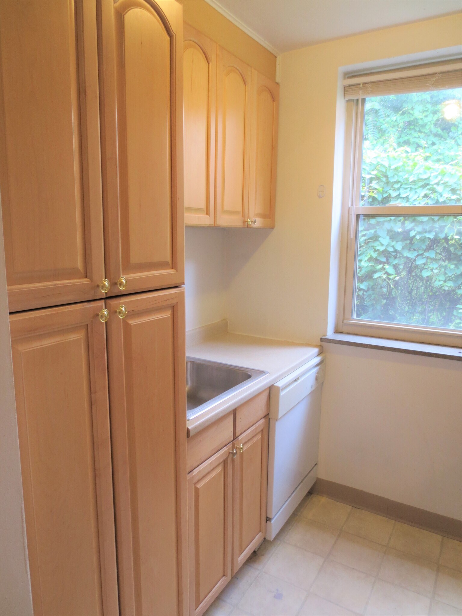 Building Photo - 5712 Phillips Ave