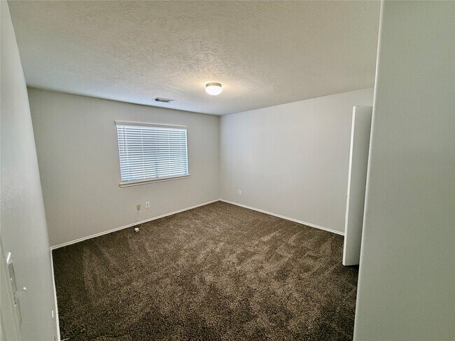 Building Photo - 9011 Aspen Trace Ln