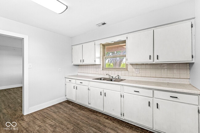 Building Photo - 4307 E 550 S