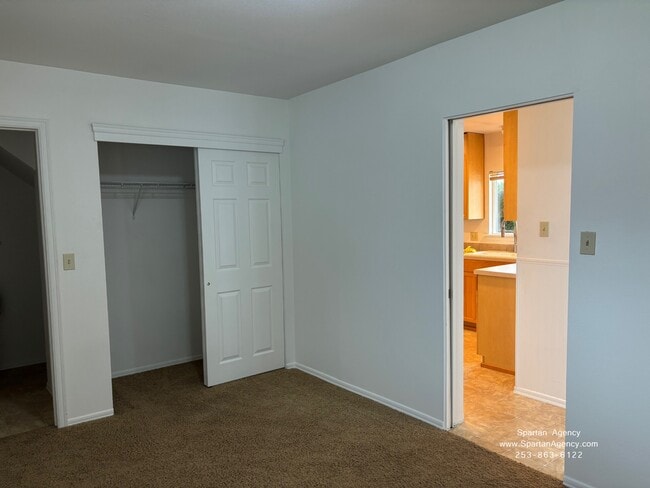 Building Photo - 1405 4th Ave NW