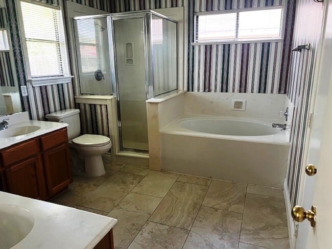 Building Photo - 5618 Village Arbour Dr