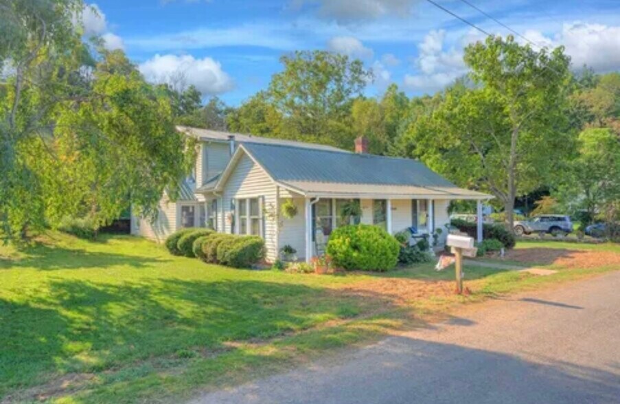 Building Photo - 5163 Whitethorne Rd