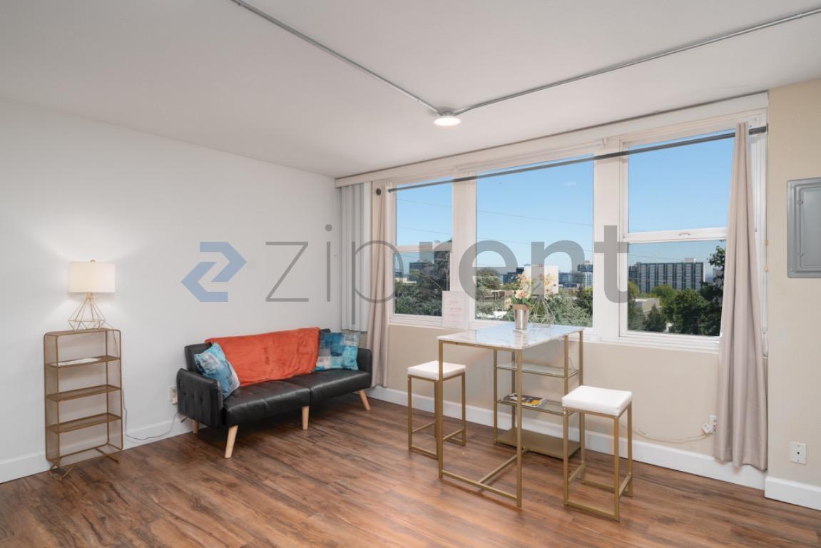 Building Photo - Unit 401