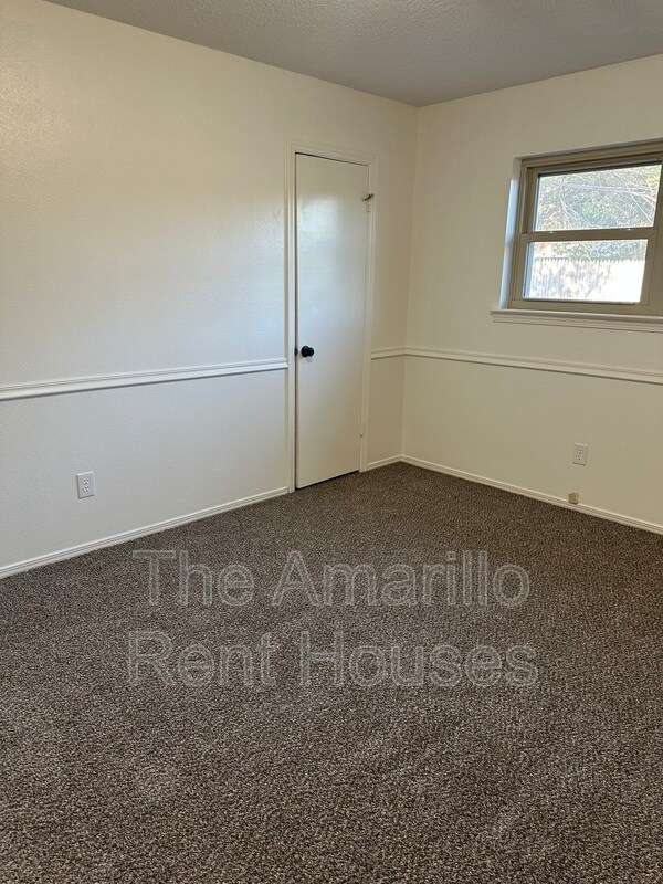 Building Photo - 5100 Mesa Cir